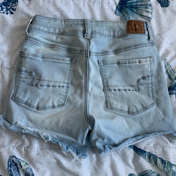 American Eagle Outfitters Light Wash Jean Shorts Size 6 - Picture 2 of 6